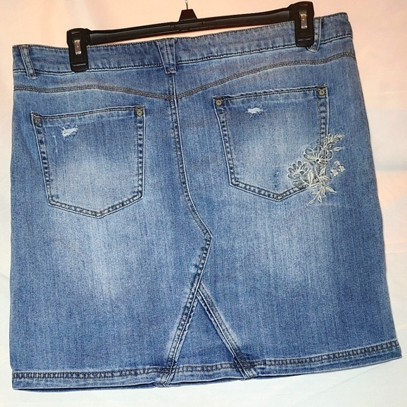 Democracy Womens's Denim Embroidered Pencil Skirt Floral Size 16 Vintage Y2K - Picture 2 of 7